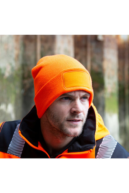 Oranje muts met logo